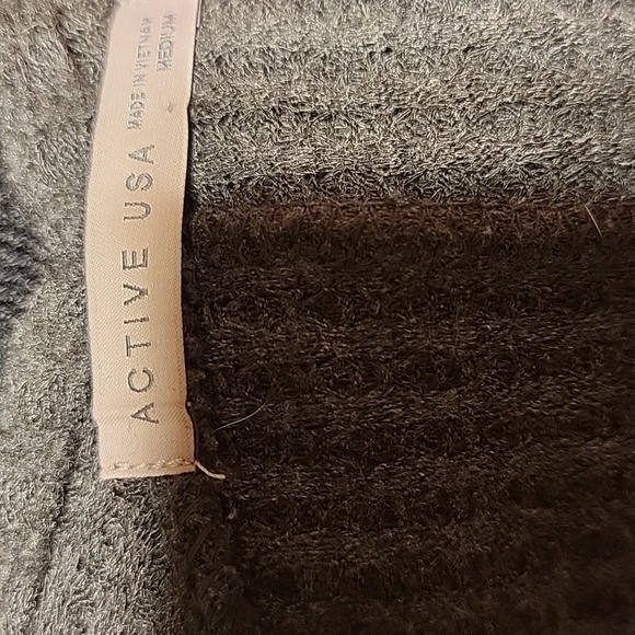 Active USA Sweater - Picture 4 of 4